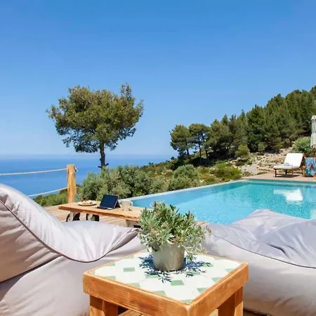 Vilă Mirtes With Breathtaking Sea View,close To Porto Katsiki And Egremni