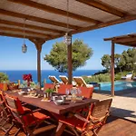 Βίλα Mirtes With Breathtaking Sea View,close To Porto Katsiki And Egremni Πόντι