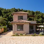 Βίλα Mirtes With Breathtaking Sea View,close To Porto Katsiki And Egremni Πόντι